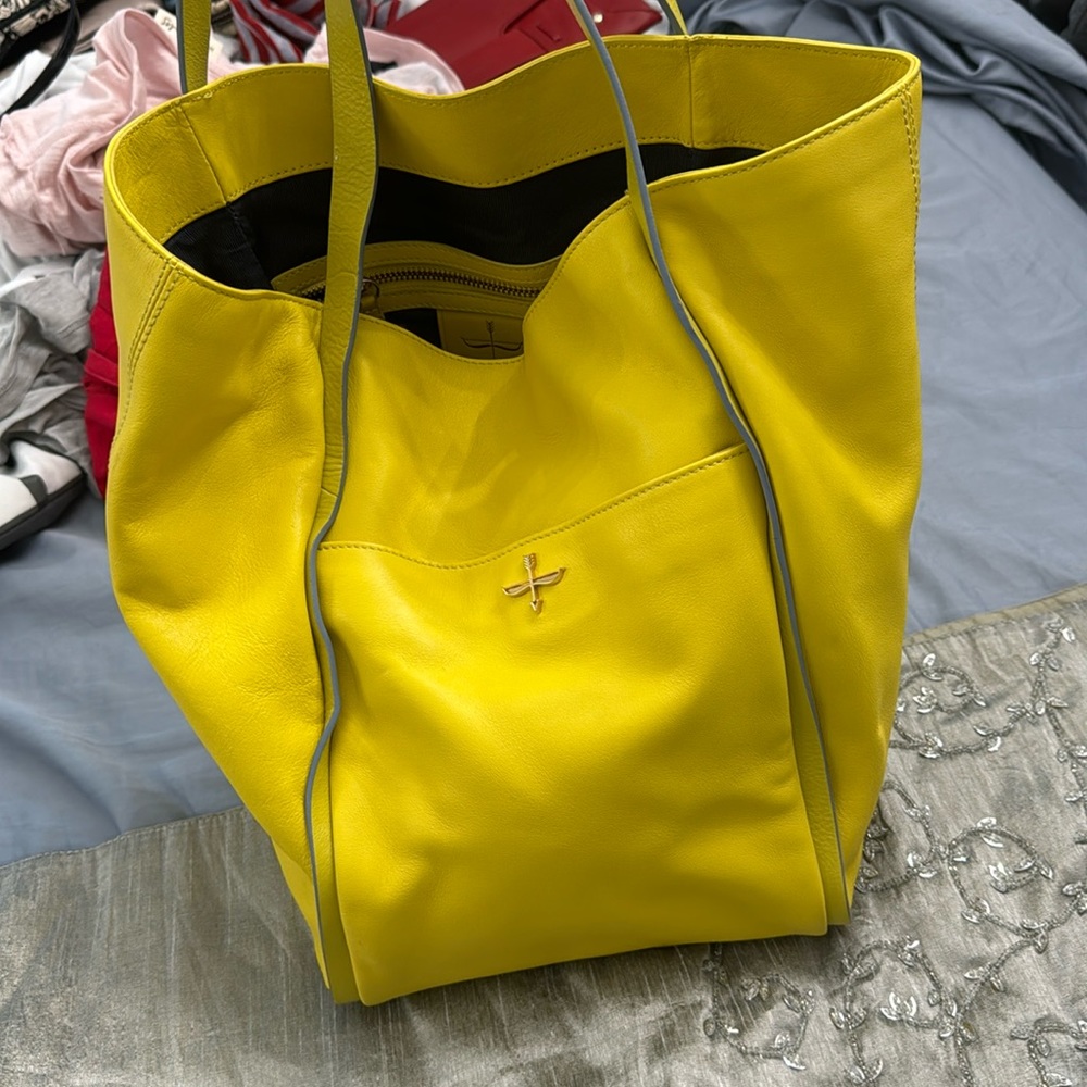 POUR la VICTOIRE soft leather  beautiful color